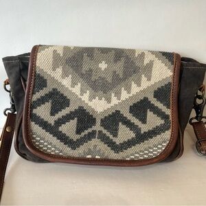 Myra Bag Crossbody Messenger